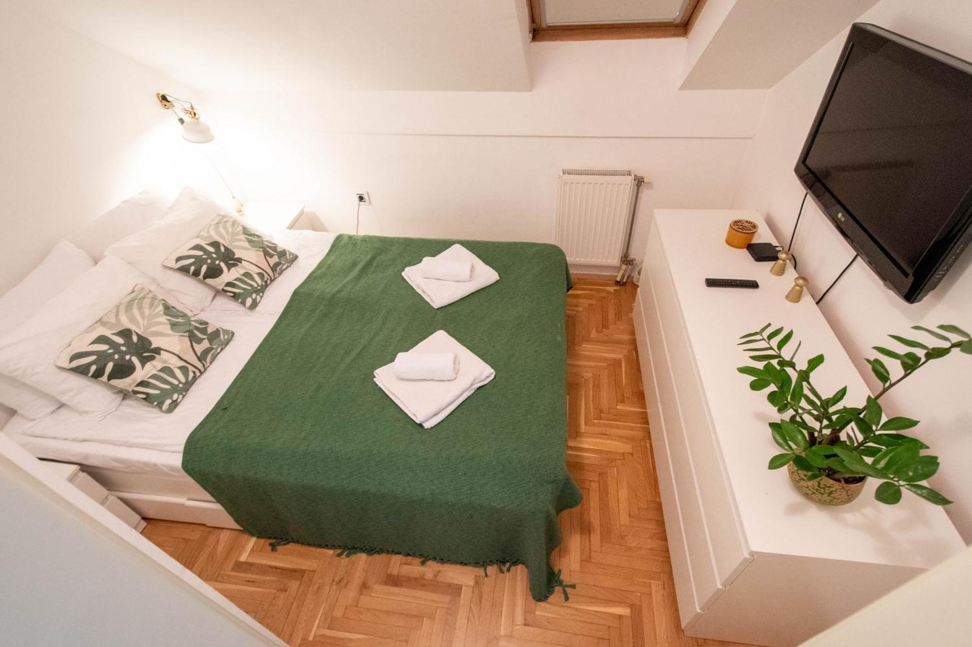 Spacious 1-Bedroom Apartment Нови Сад Екстериор снимка